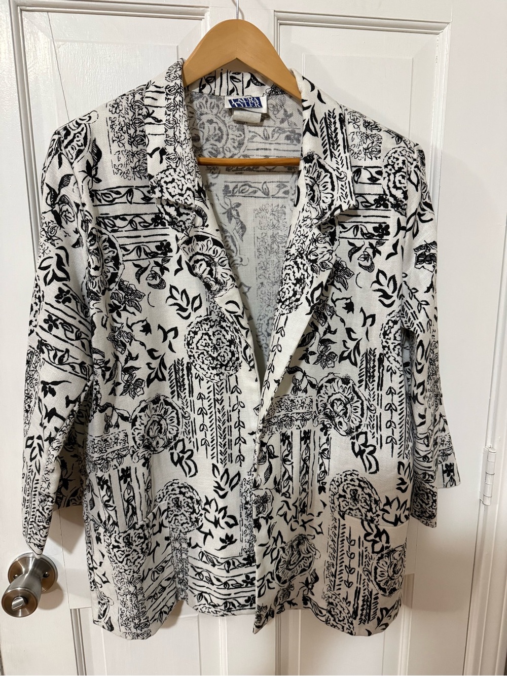 Laura Tyler size medium -Vintage-Inspired Black & White Printed Women’s Jacket